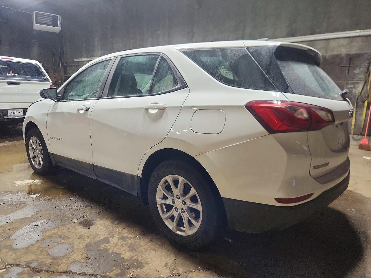 2021 Chevrolet Equinox Ls - Image 2