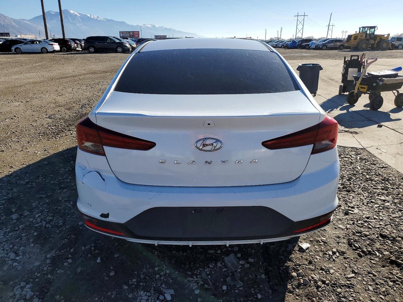 2020 Hyundai Elantra Se - Image 6