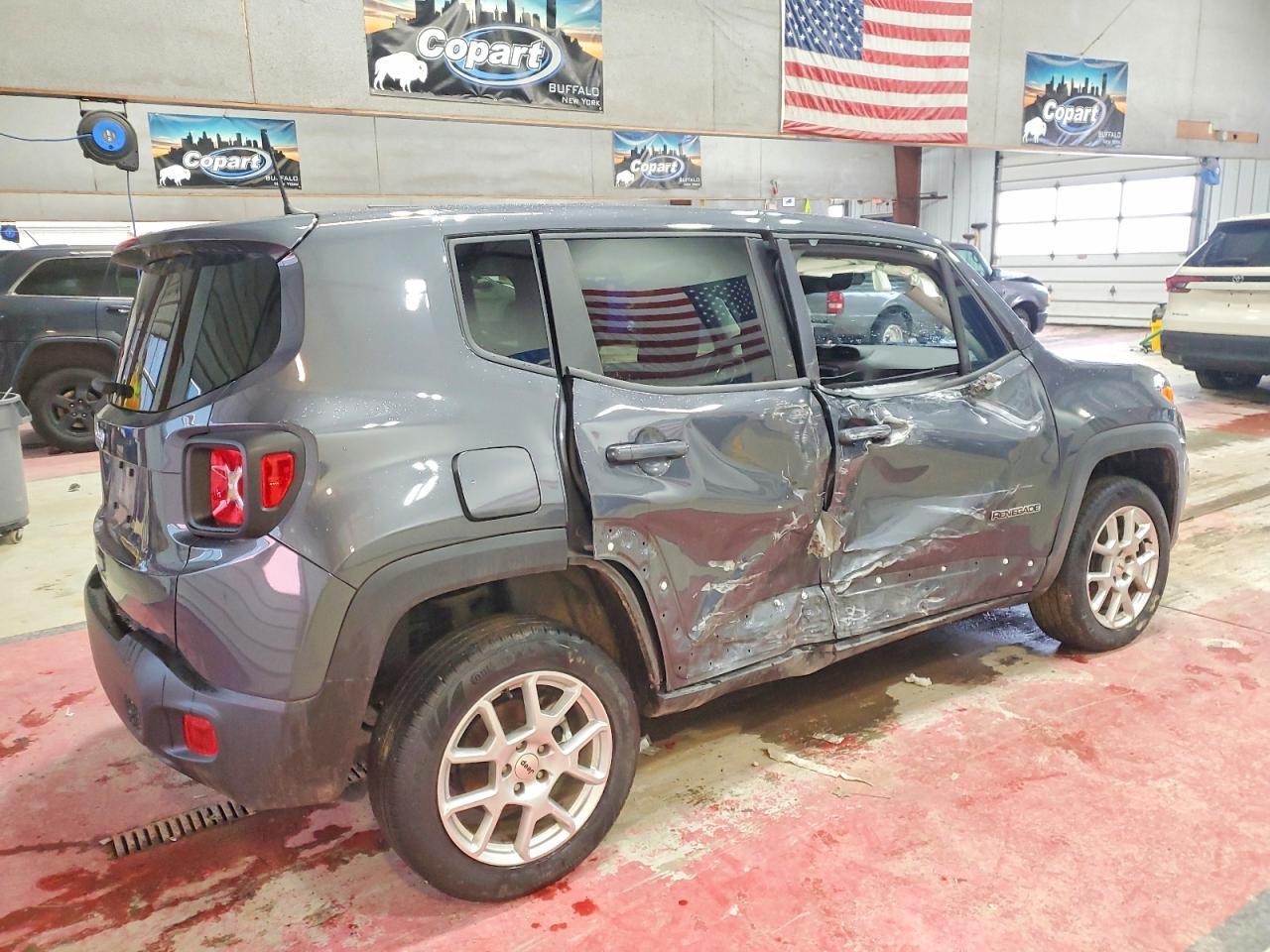 2023 Jeep Renegade Latitude - Фото 3