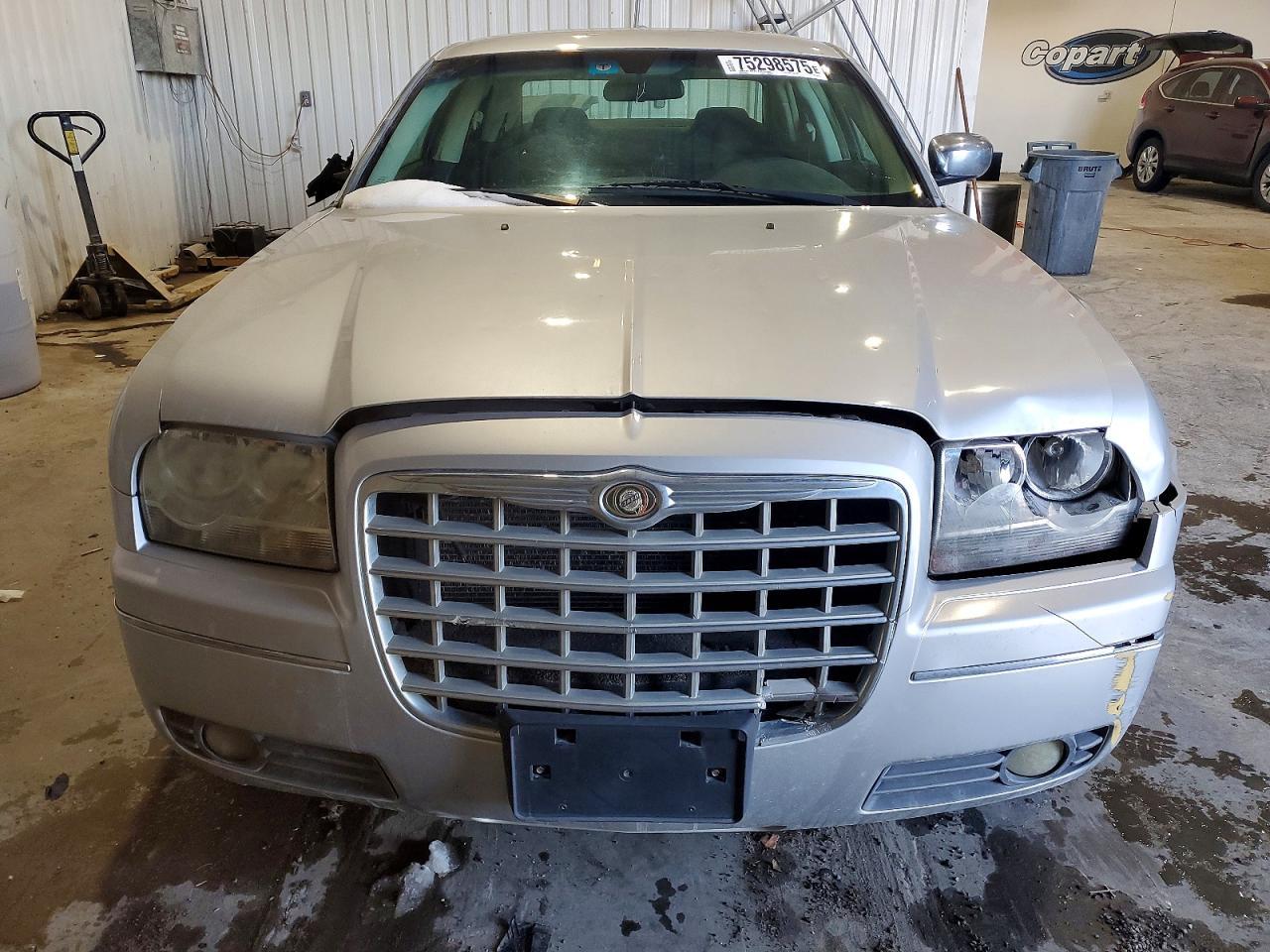 2010 Chrysler 300 Touring - Image 5
