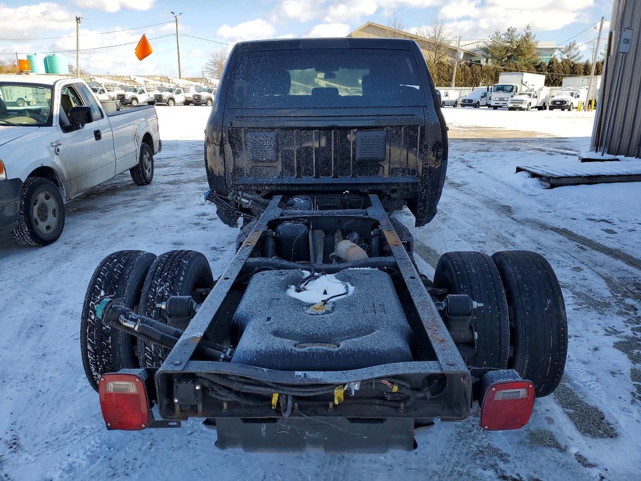 2022 Ram 3500 Truck Cab And Chassis - Фото 6