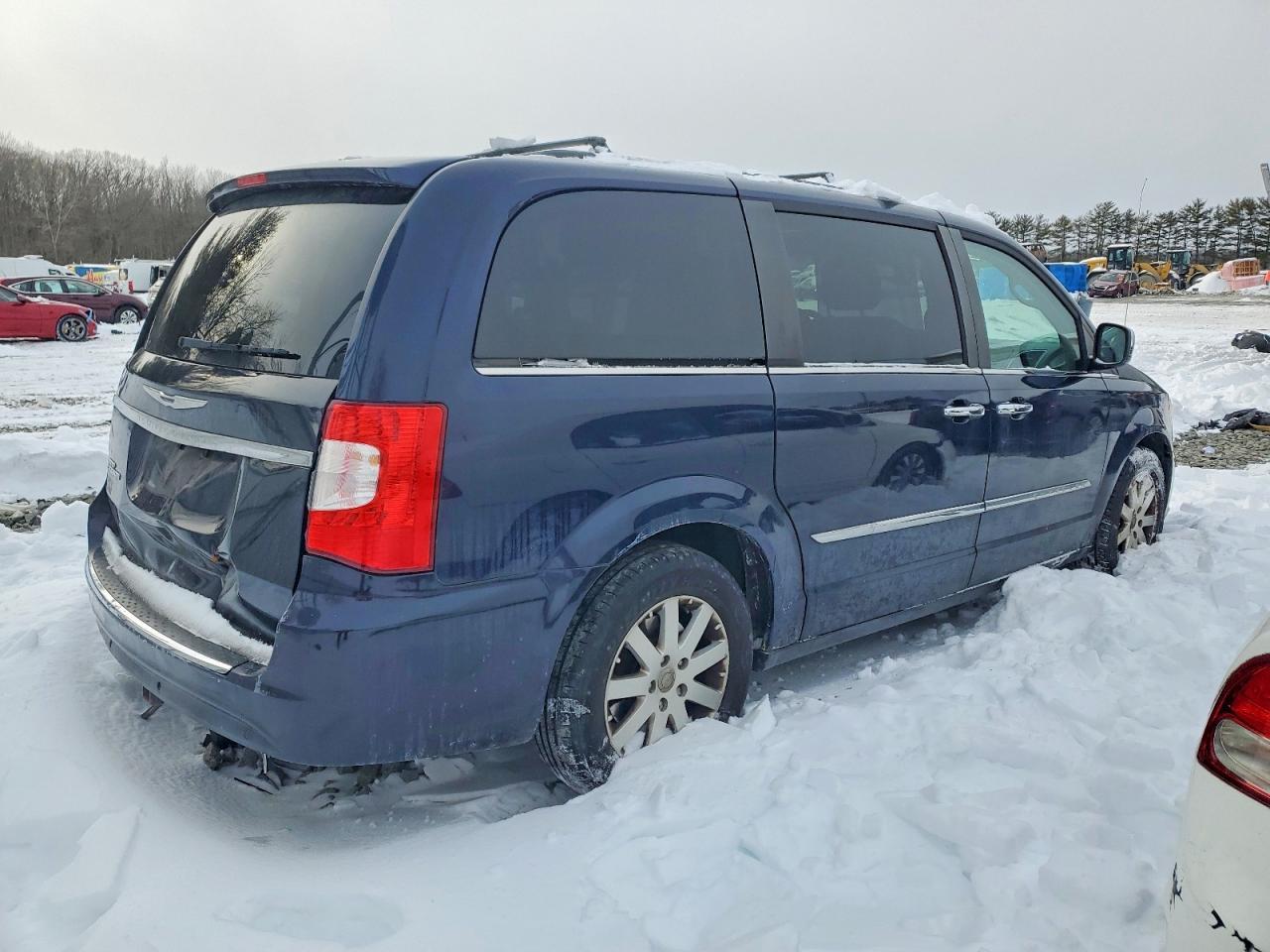 2012 Chrysler Town & Country Touring L - Фото 3