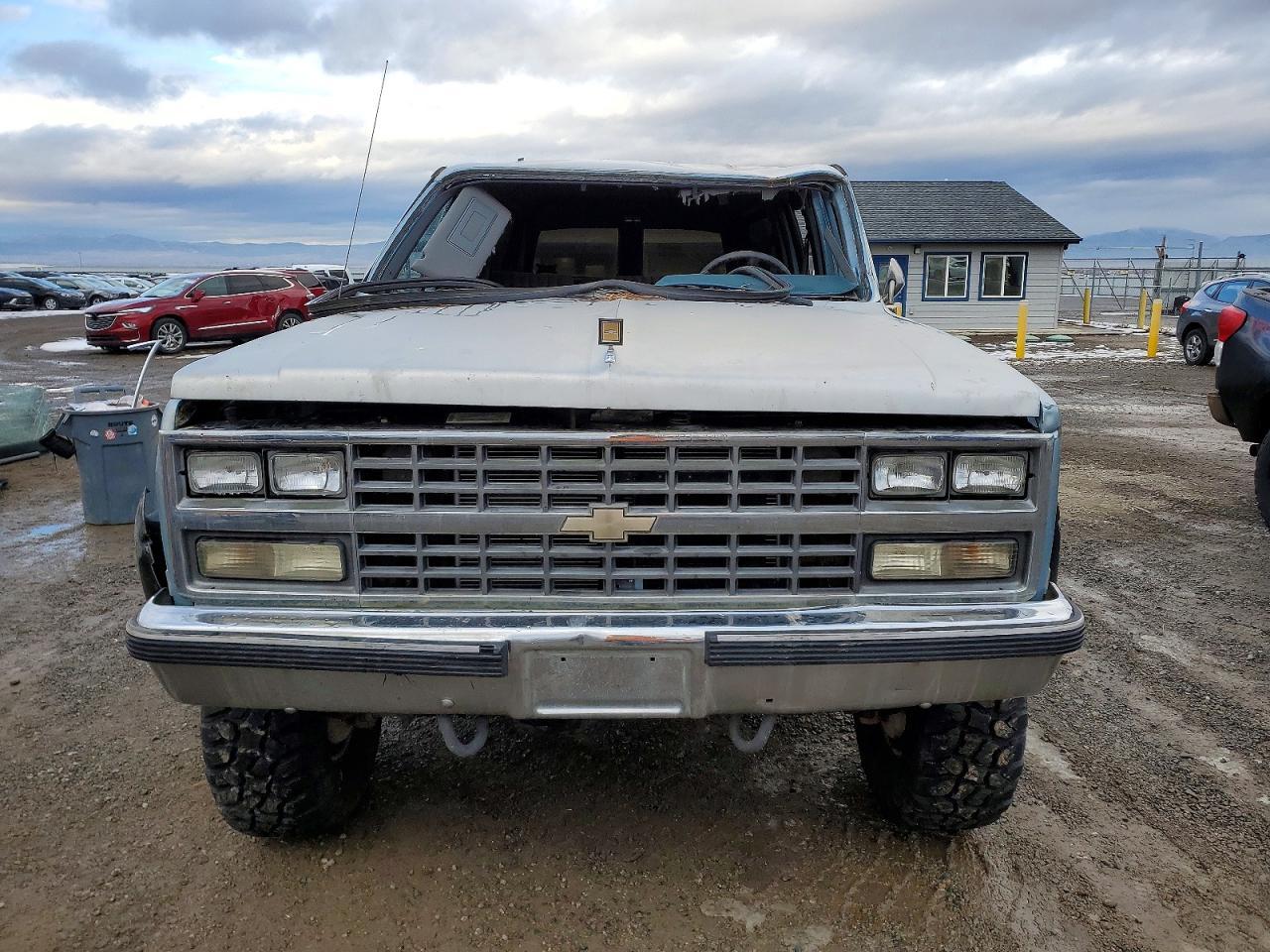1990 Chevrolet Suburban V2500 - Image 5