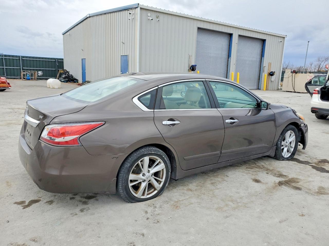 2015 Nissan Altima - Image 3