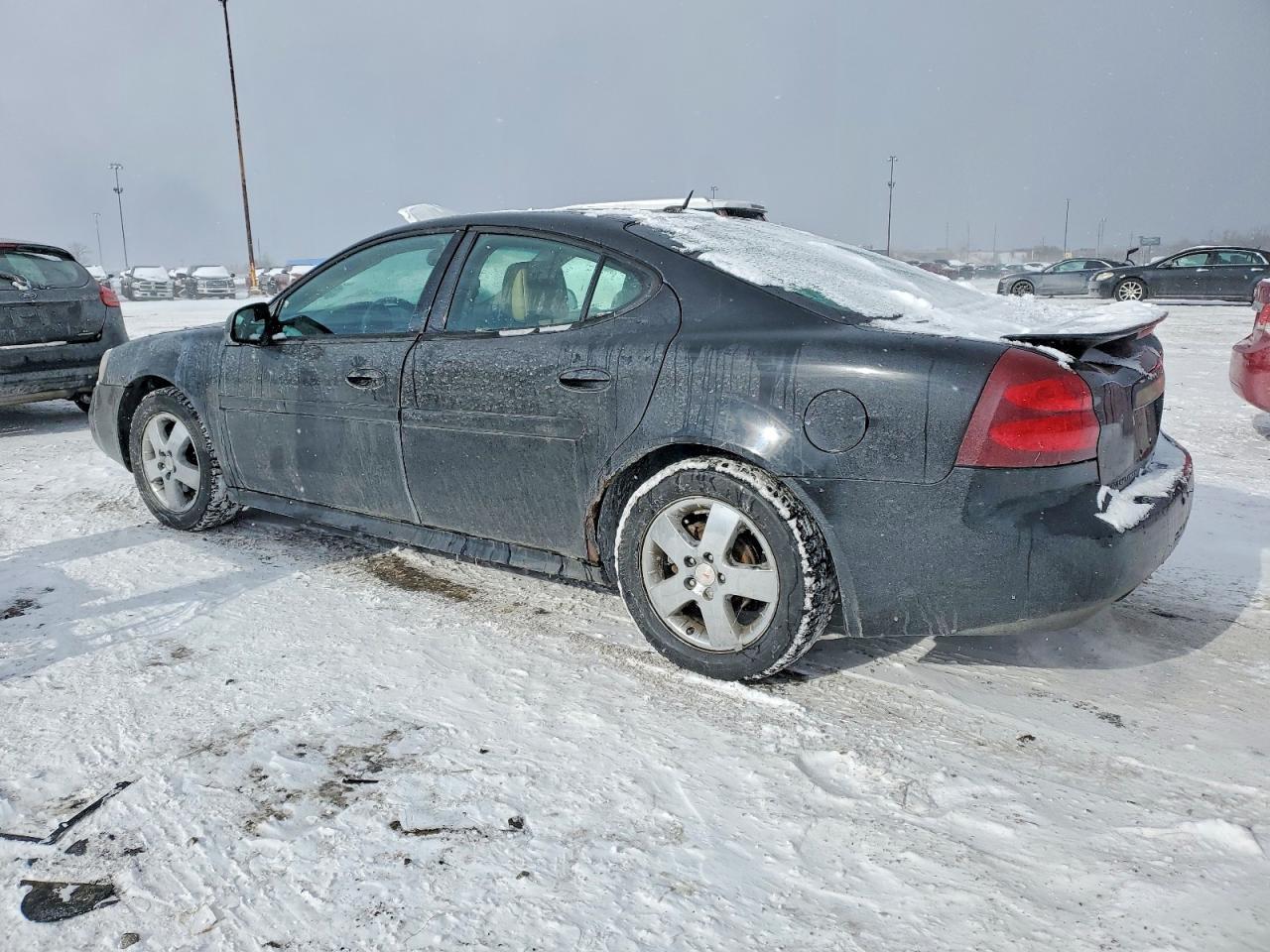2007 Pontiac Grand Prix - Image 2