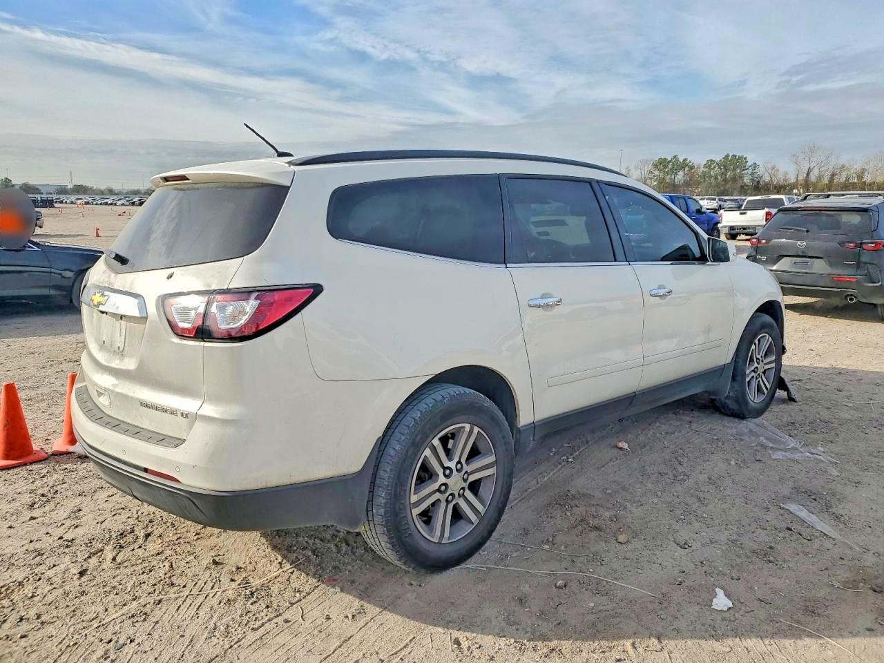 2015 Chevrolet Traverse Lt - Image 3