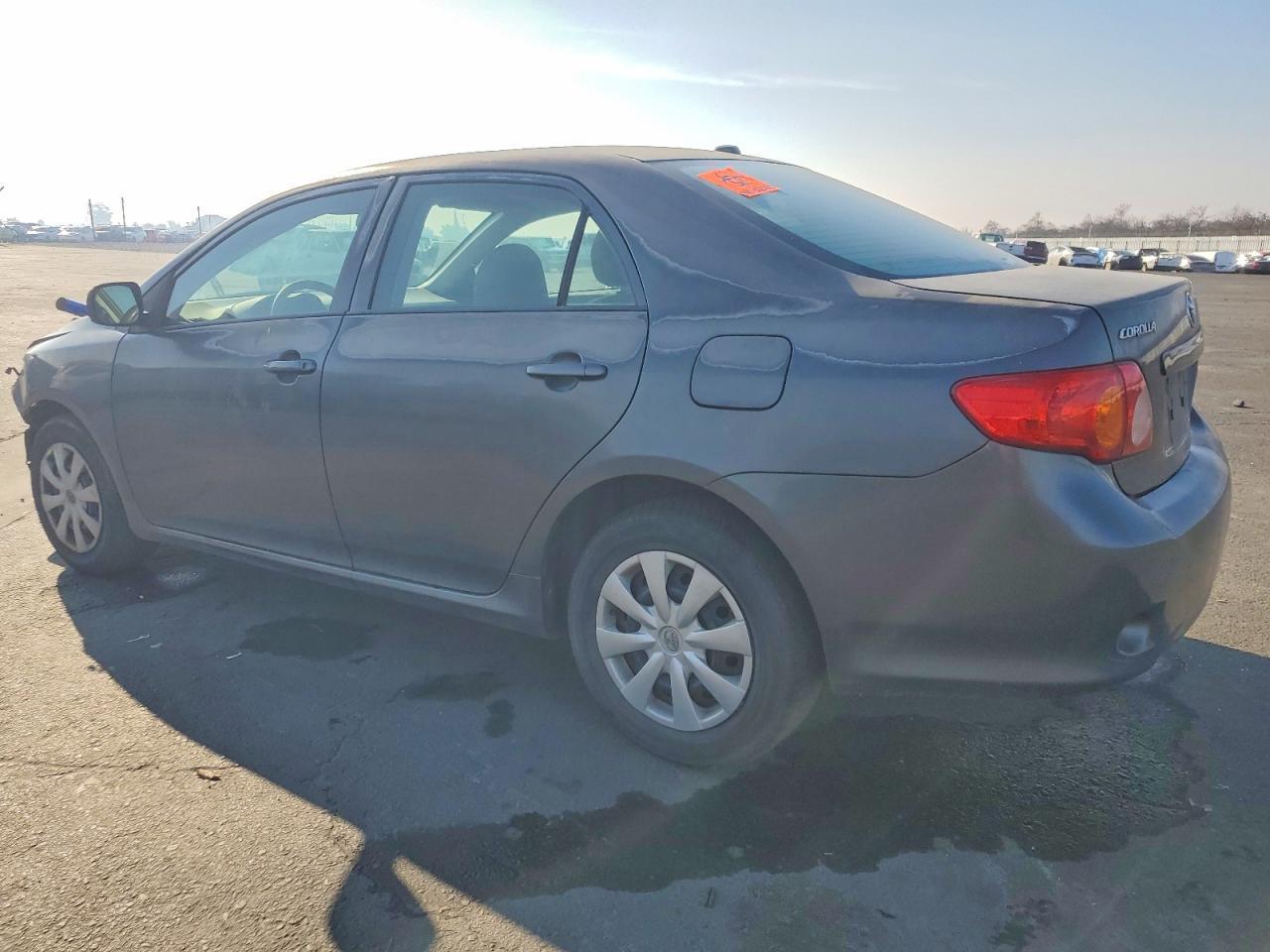 2010 Toyota Corolla Base - Фото 2