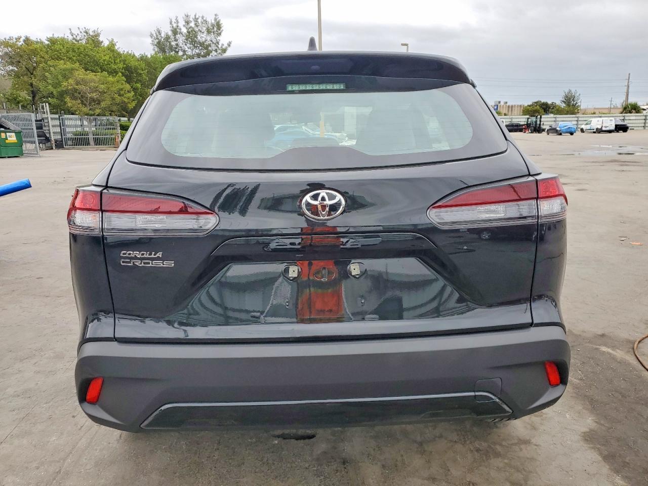 2026 Toyota Corolla Cross L - Image 6