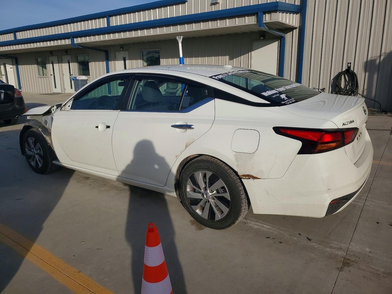 2020 Nissan Altima S - Фото 2