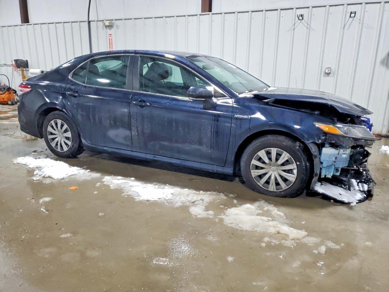 2021 Toyota Camry Le - Фото 4