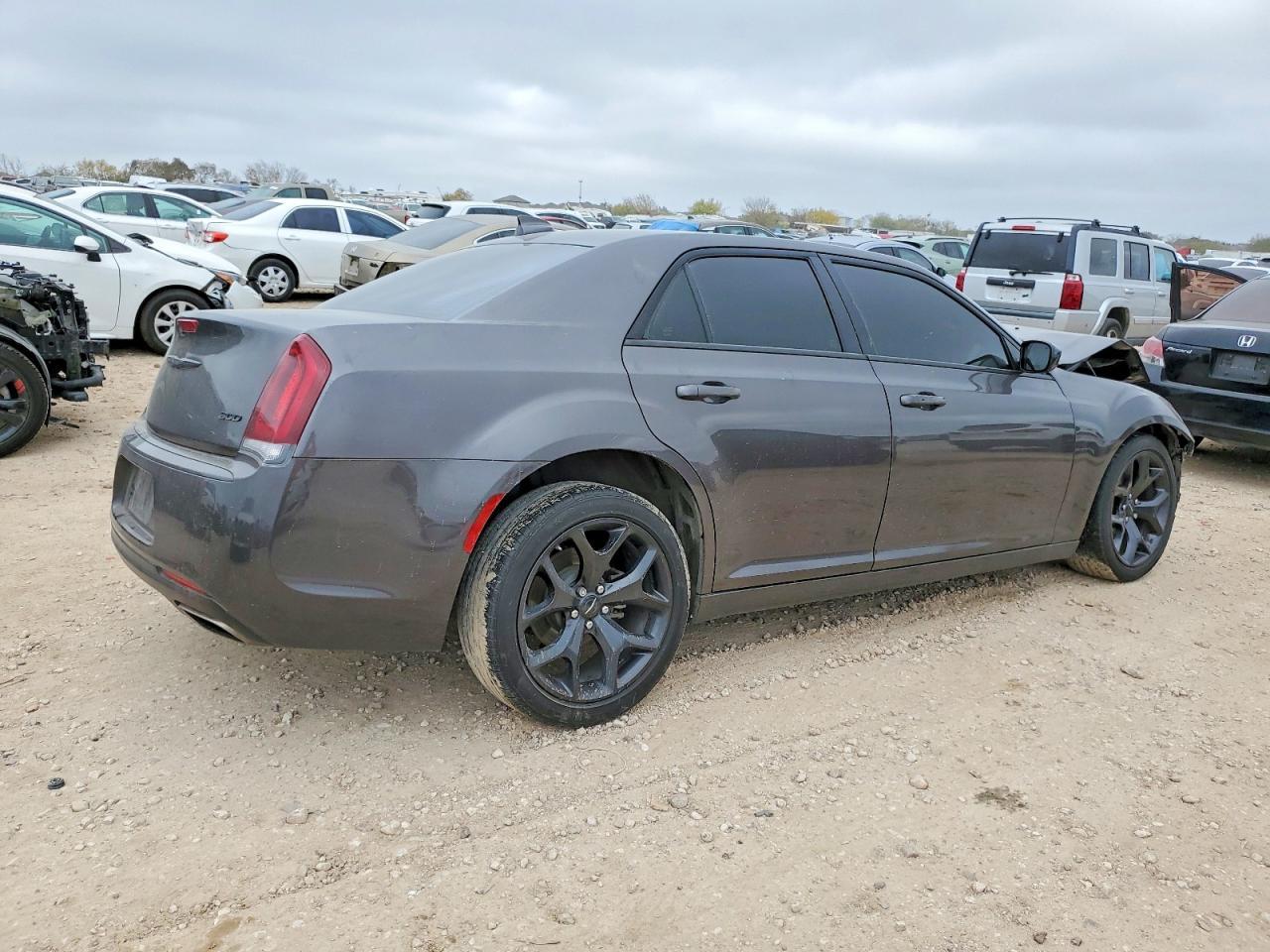 2023 Chrysler 300 Touring - Image 3