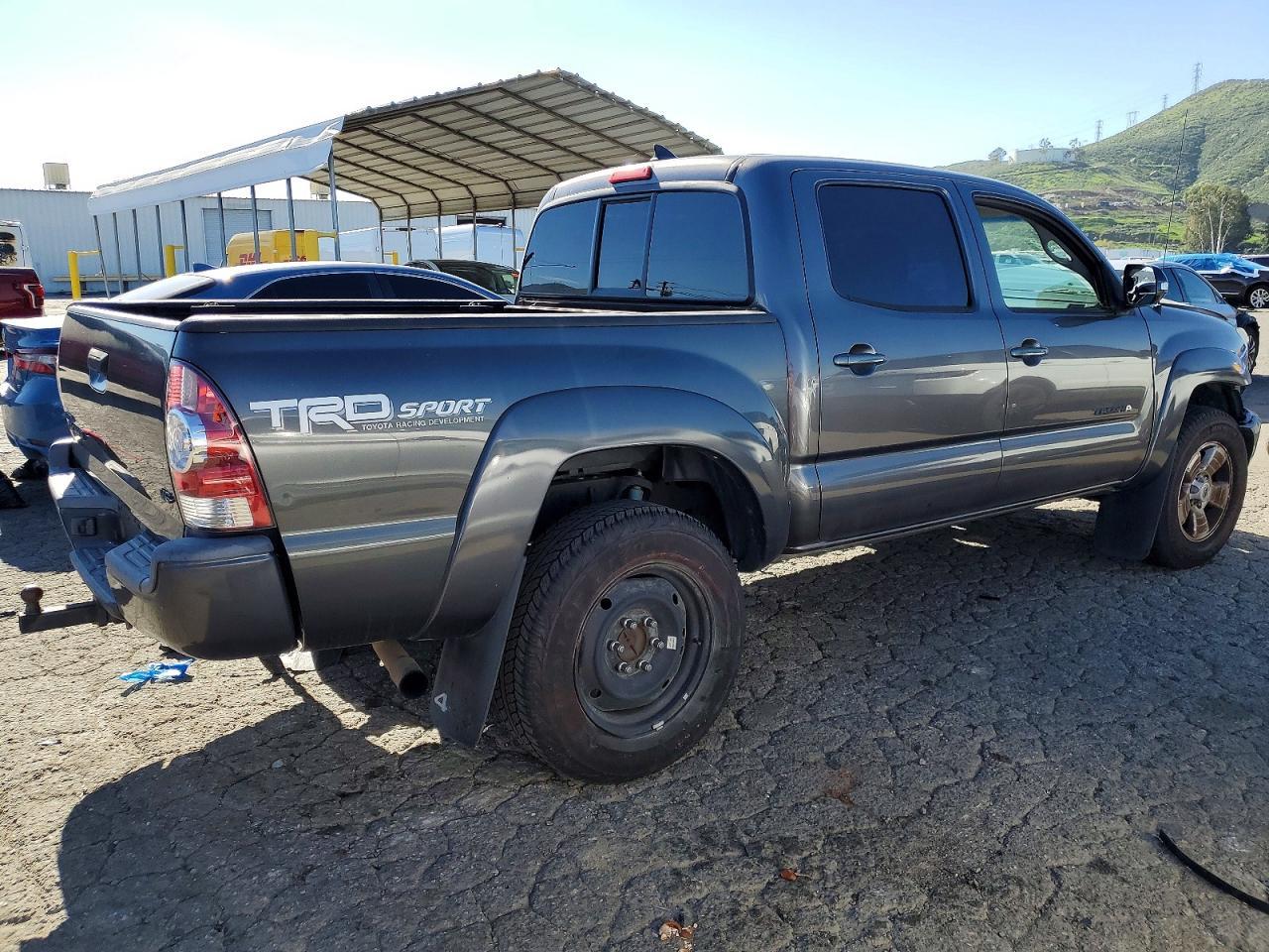 2014 Toyota Tacoma Double Cab - Image 3