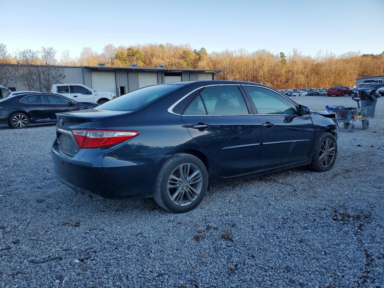 2015 Toyota Camry Le - Фото 3