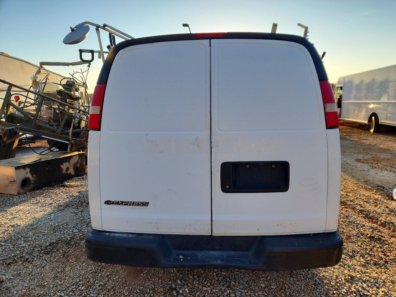 2013 Chevrolet Express 2500 Utility / Service Van - Фото 6