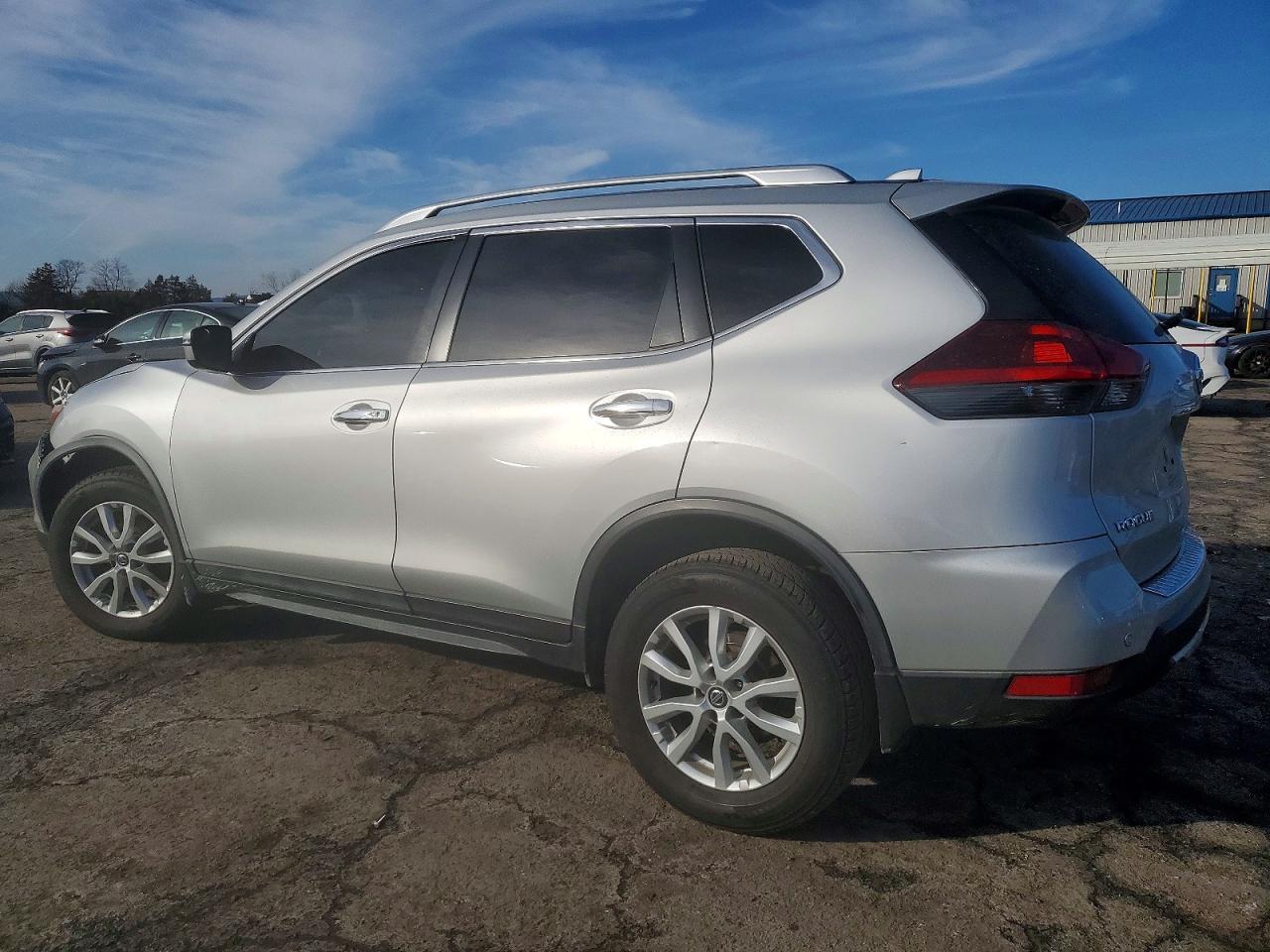 2020 Nissan Rogue S - Фото 2