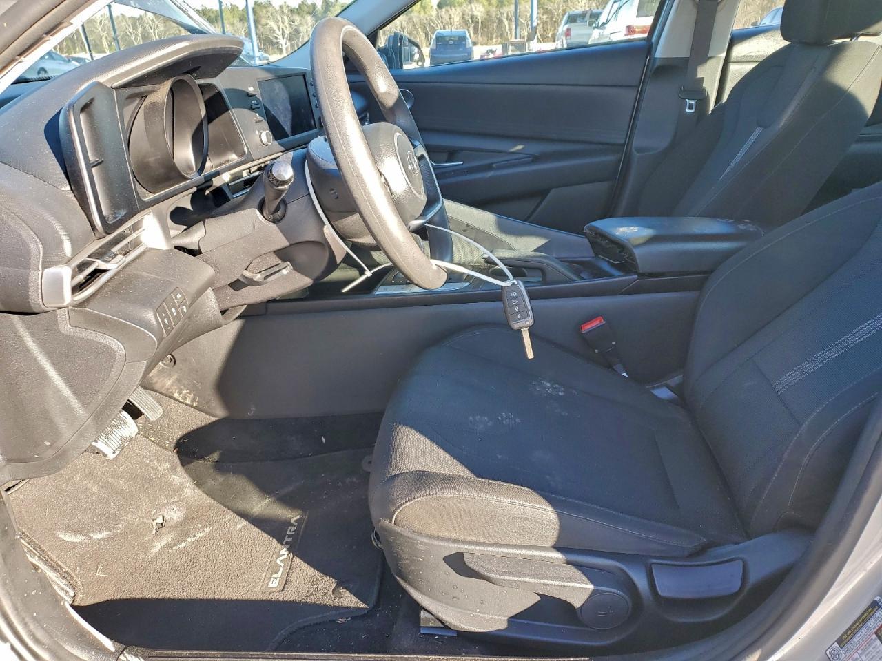 2023 Hyundai Elantra Se - Image 7