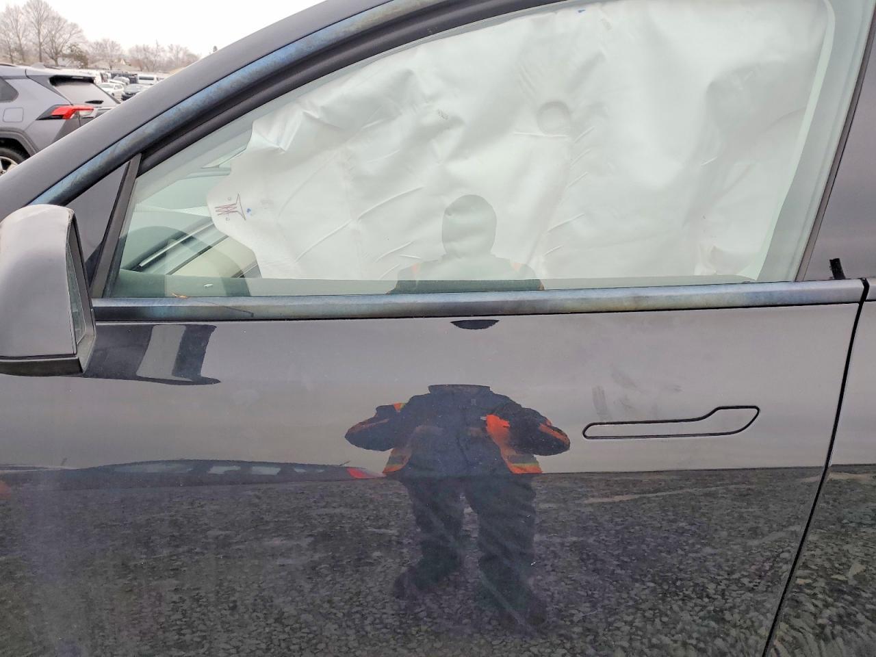 2023 Tesla Model Y - Image 7