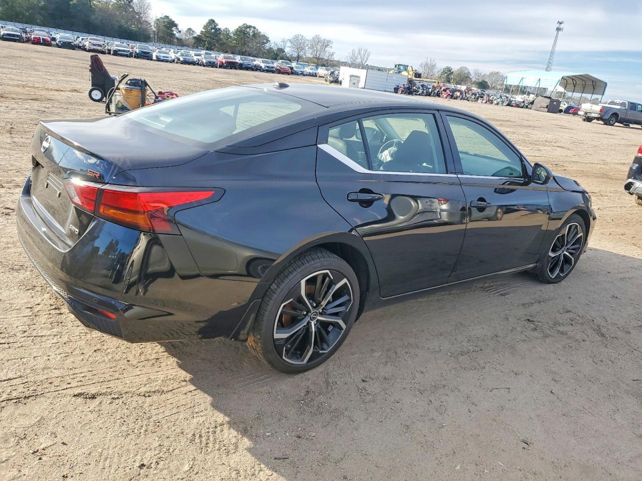 2024 Nissan Altima Sr - Фото 3
