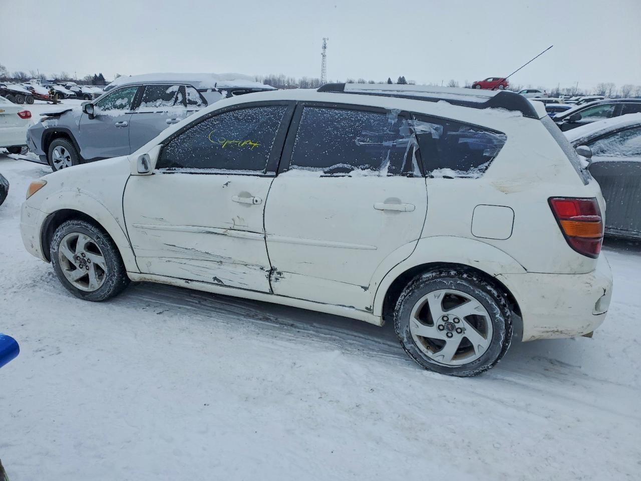 2005 Pontiac Vibe - Image 2