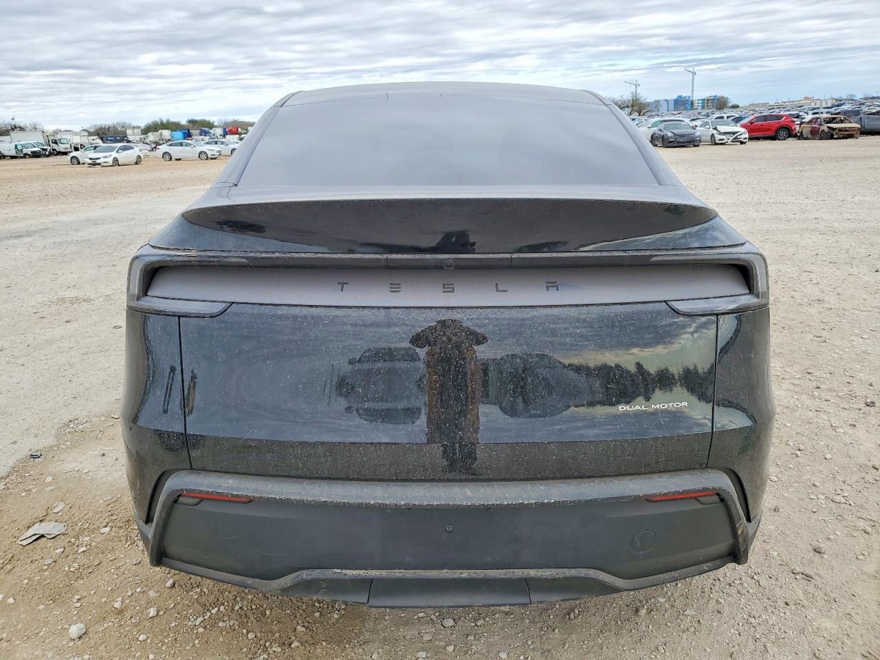 2026 Tesla Model Y - Фото 6