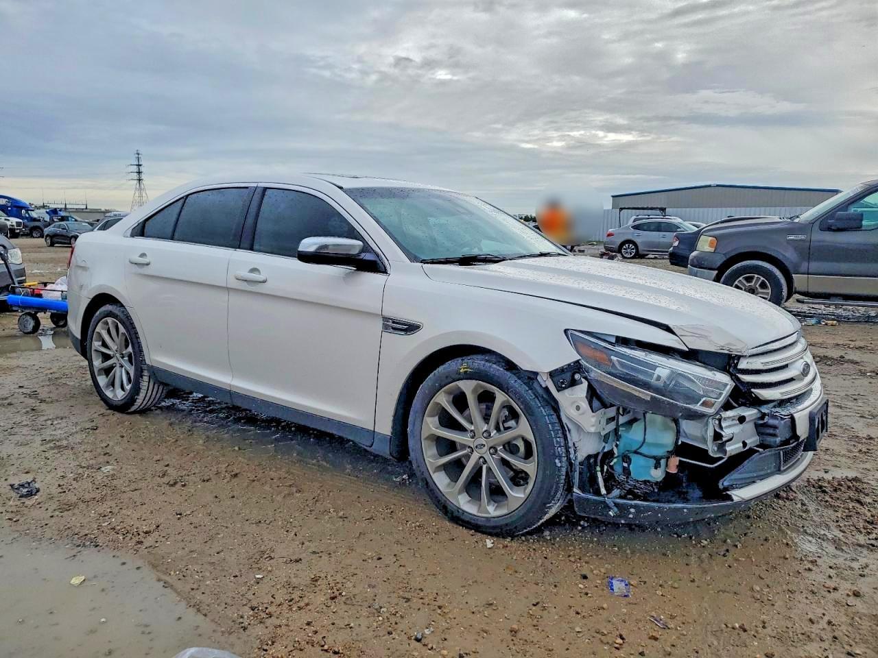 2018 Ford Taurus Limited - Image 4