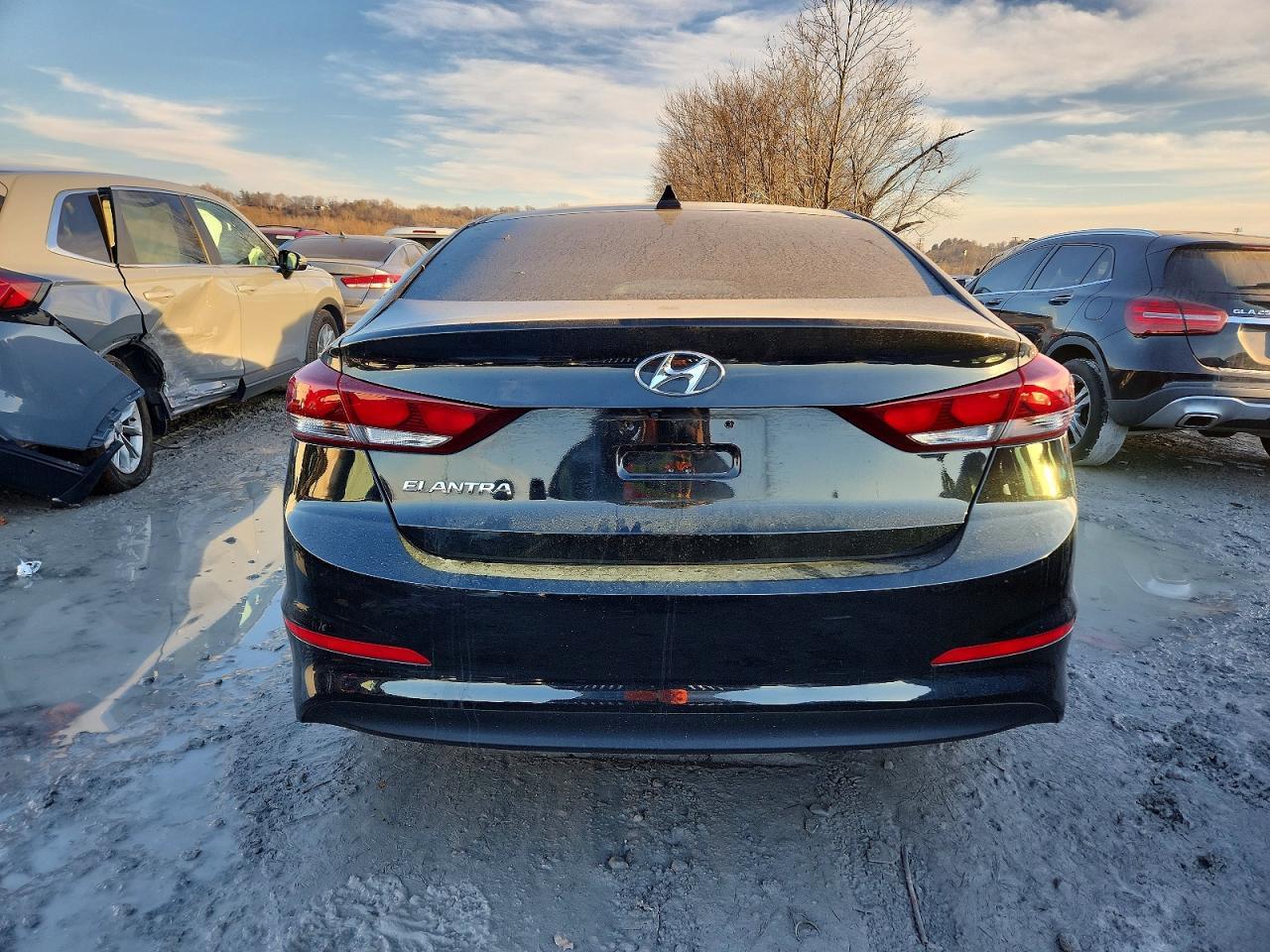 2017 Hyundai Elantra - Фото 6