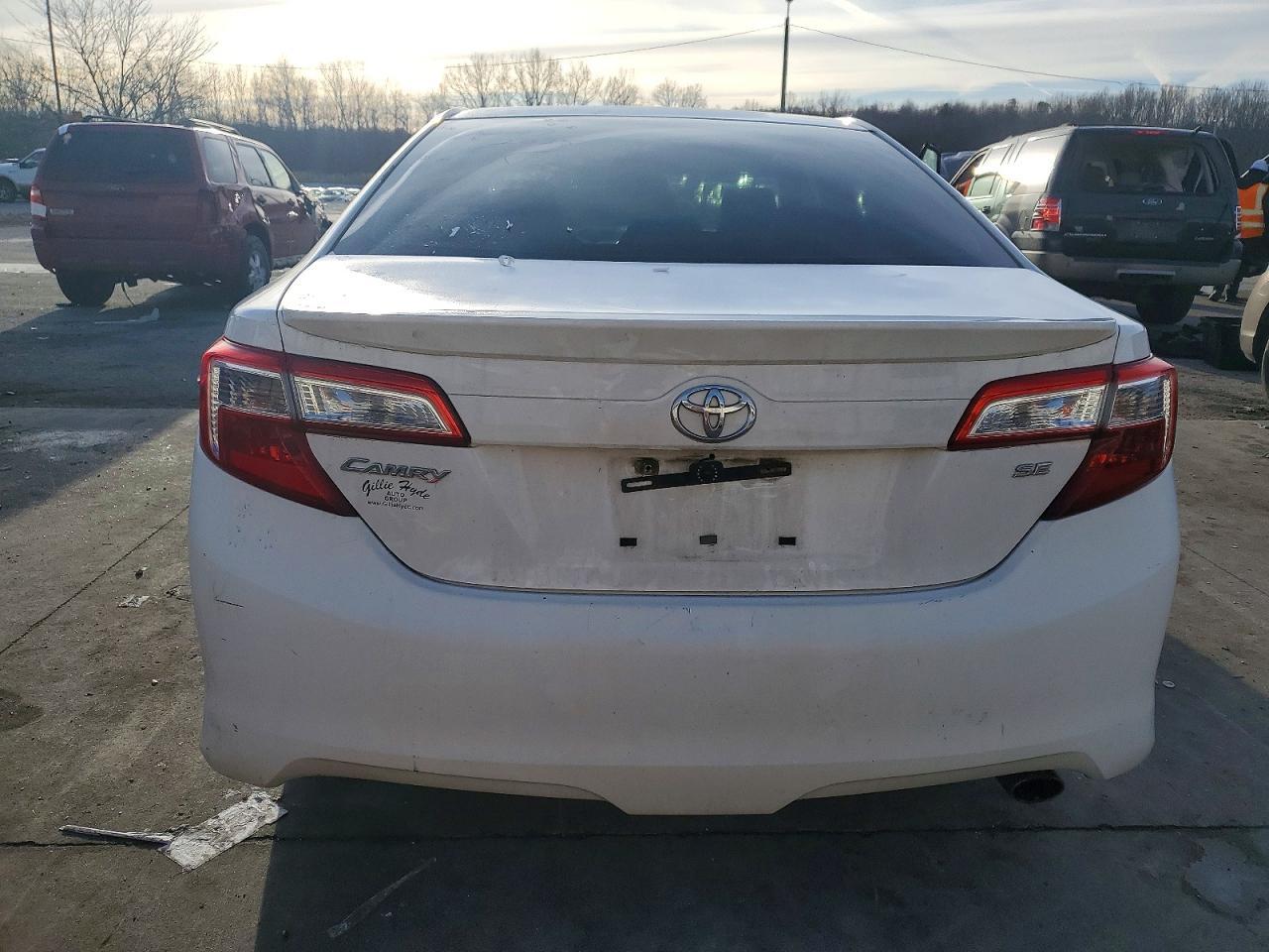 2014 Toyota Camry - Image 6