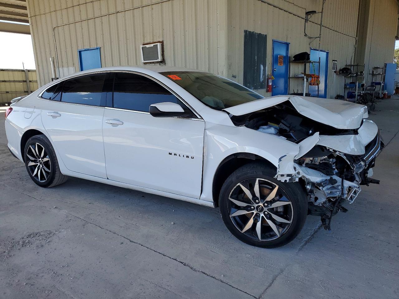 2022 Chevrolet Malibu Rs - Image 4