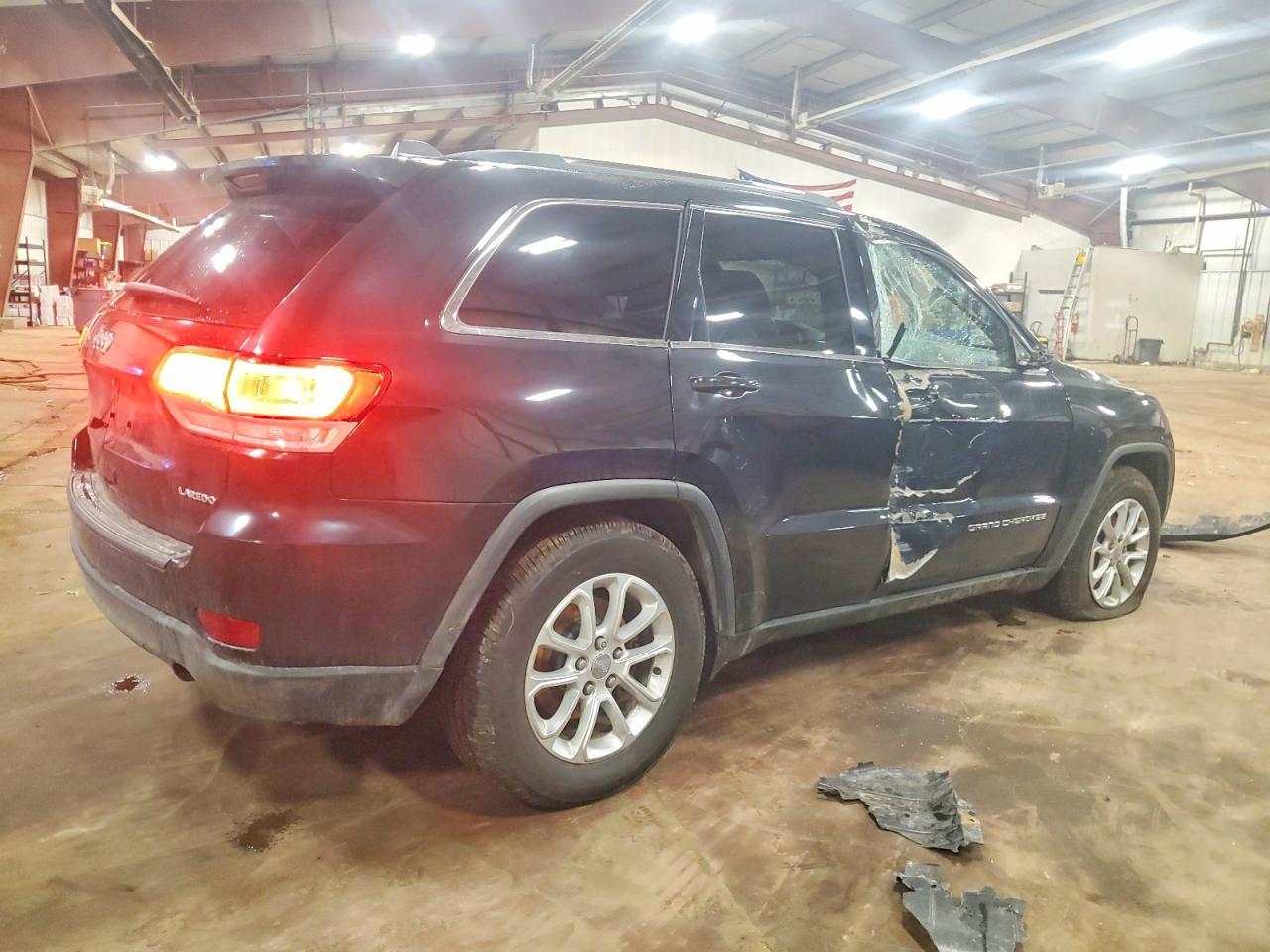 2015 Jeep Grand Cherokee Laredo - Image 3