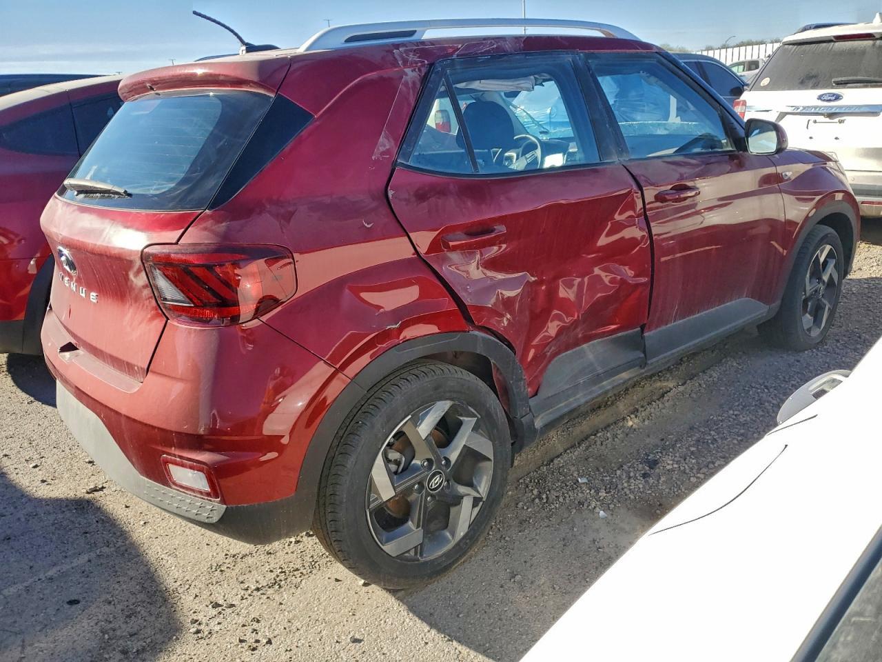 2025 Hyundai Venue Sel - Image 3