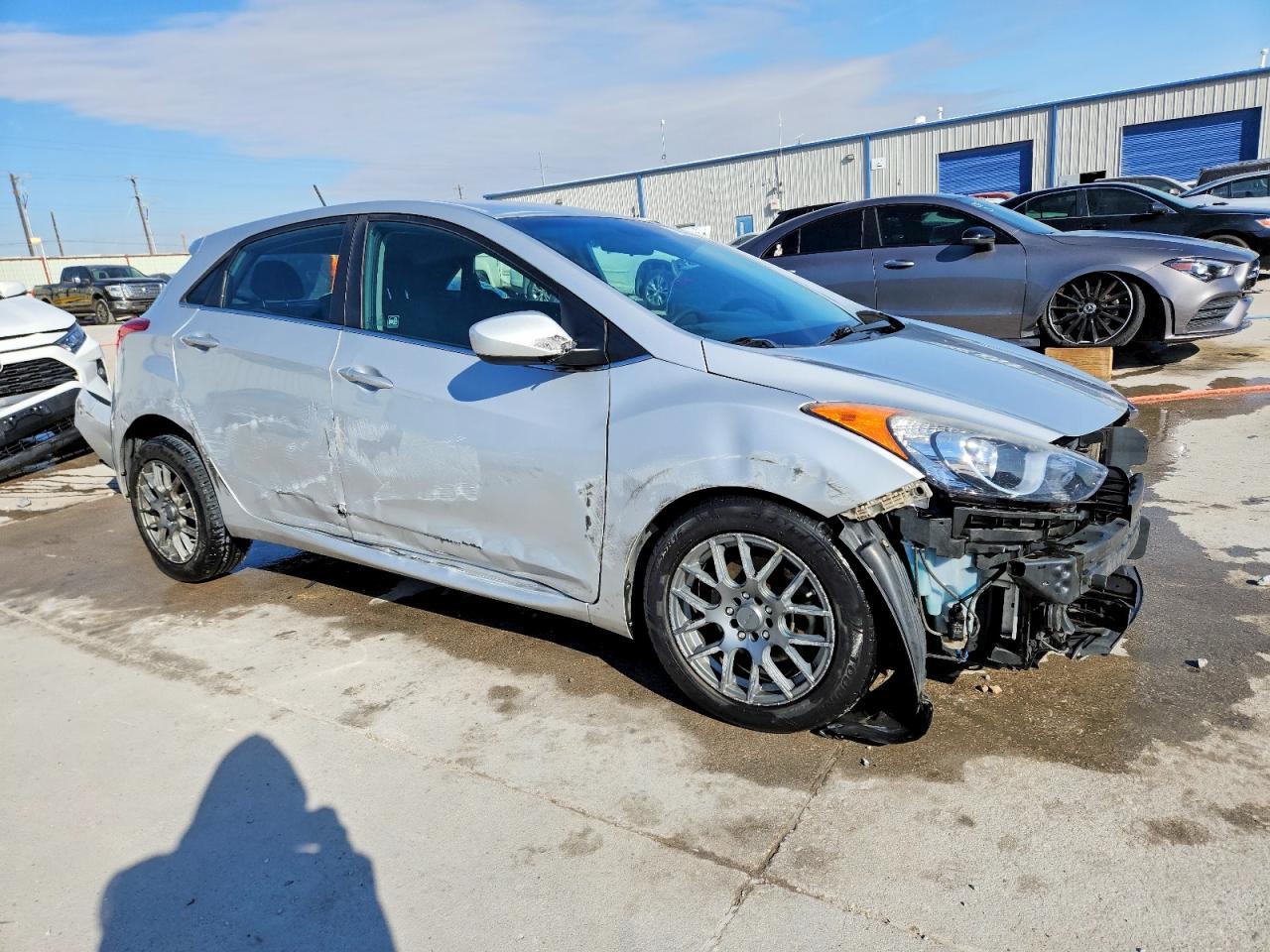 2017 Hyundai Elantra Gt Base - Image 4