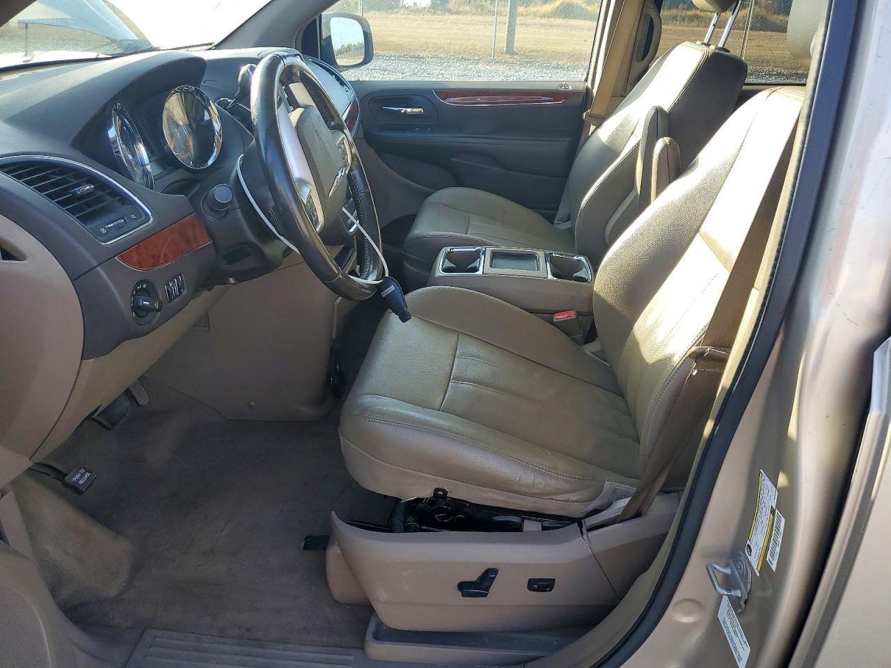2014 Chrysler Town & Country Touring - Фото 7