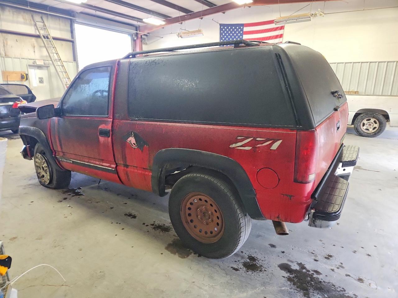1999 Chevrolet Tahoe C1500 - Image 2