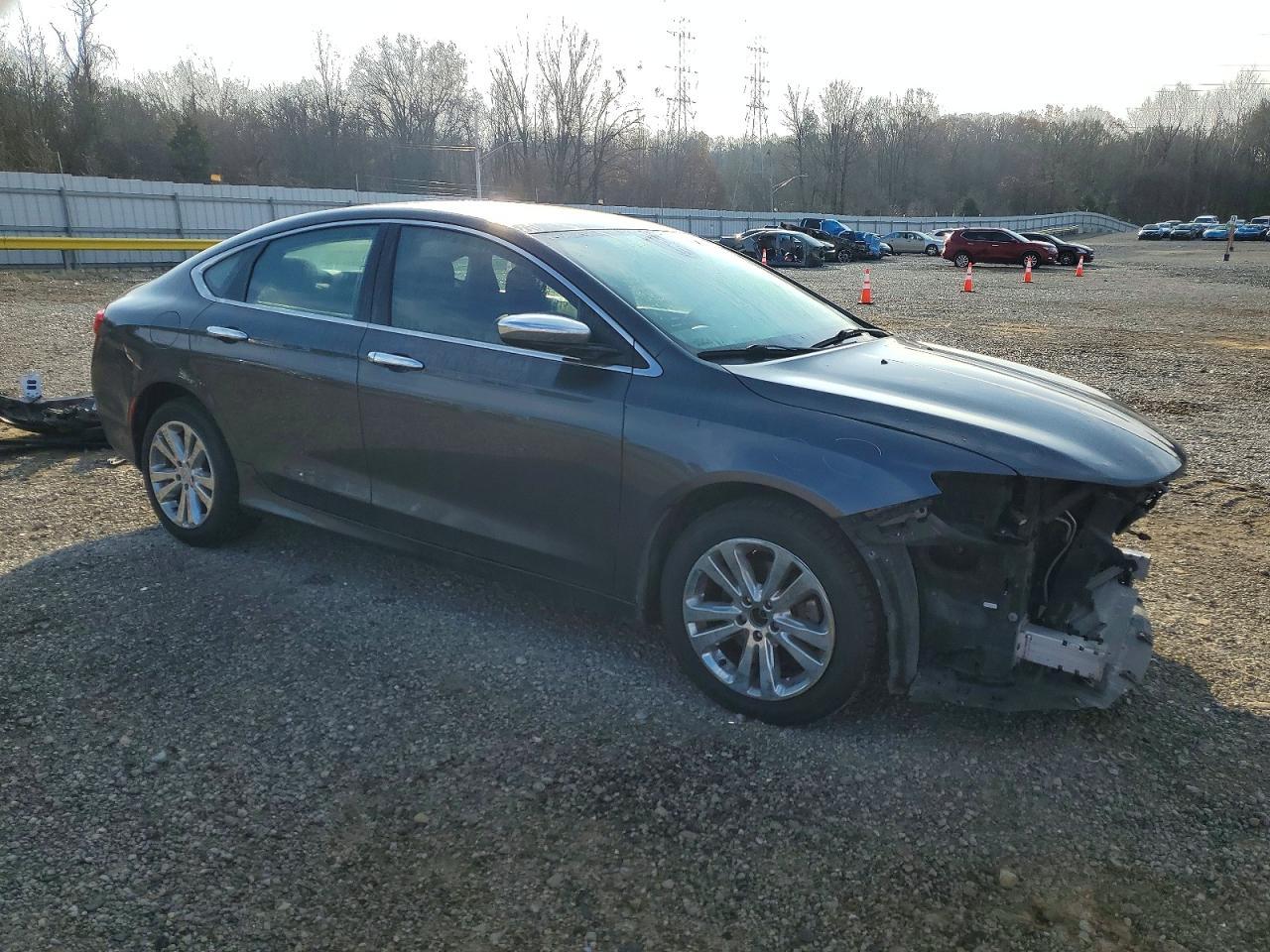 2015 Chrysler 200 Limited - Фото 4