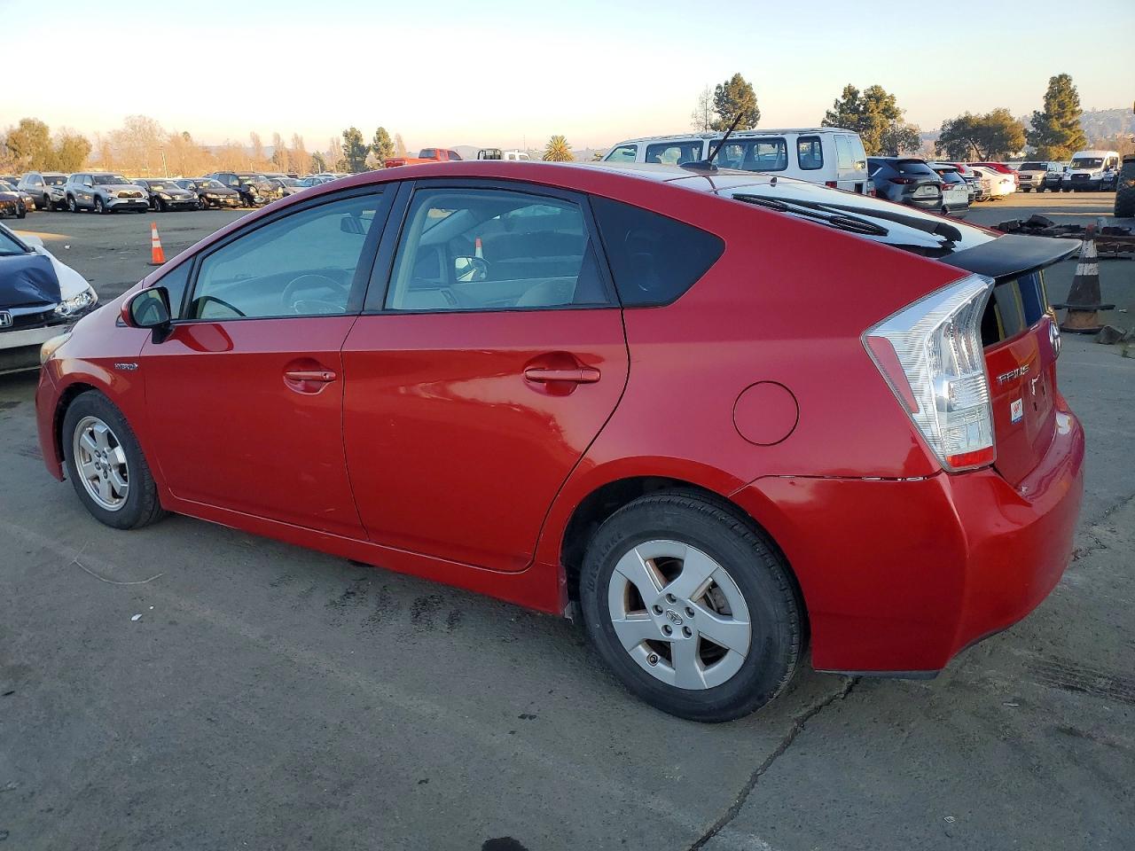 2010 Toyota Prius Iii - Фото 2