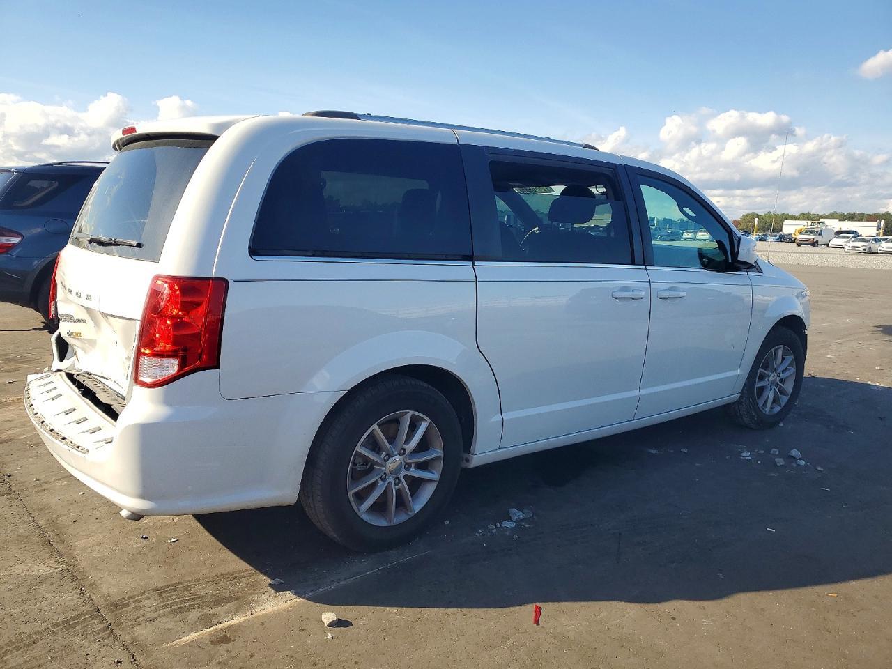 2018 Dodge Grand Caravan Sxt - Image 3