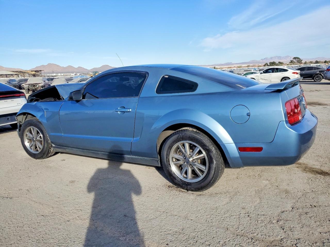 2005 Ford Mustang - Image 2