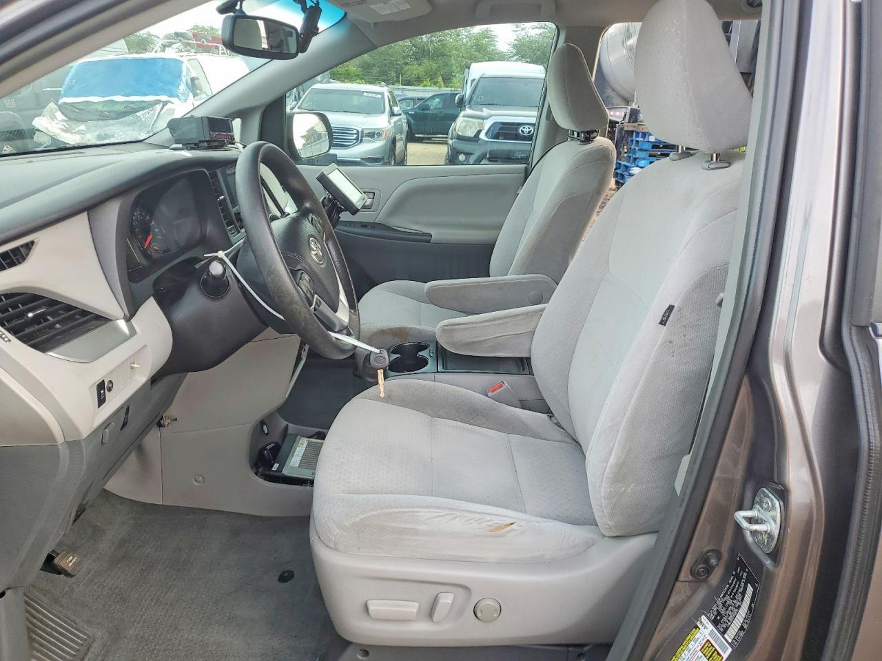 2015 Toyota Sienna - Image 7