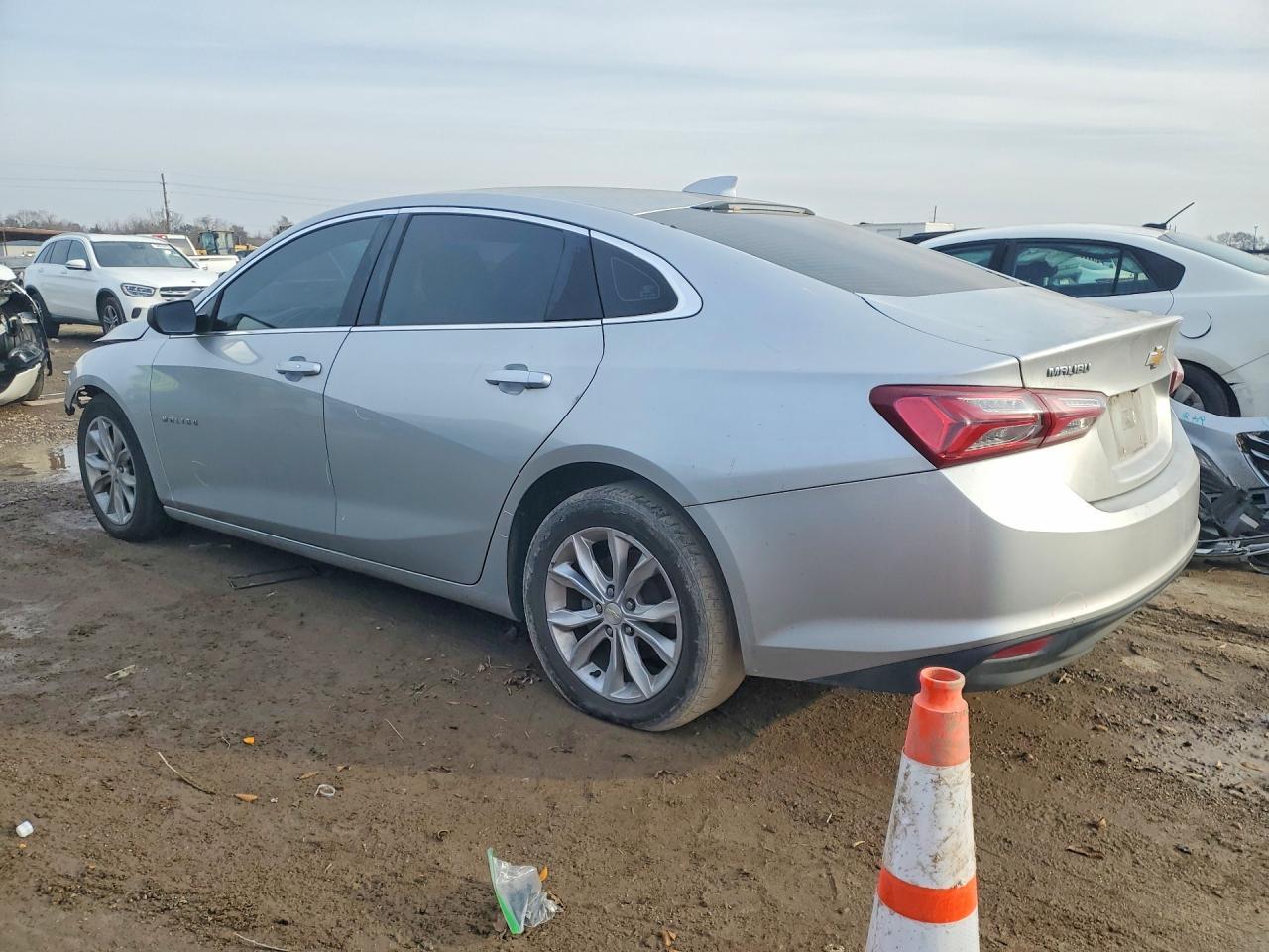 2021 Chevrolet Malibu Lt - Фото 2