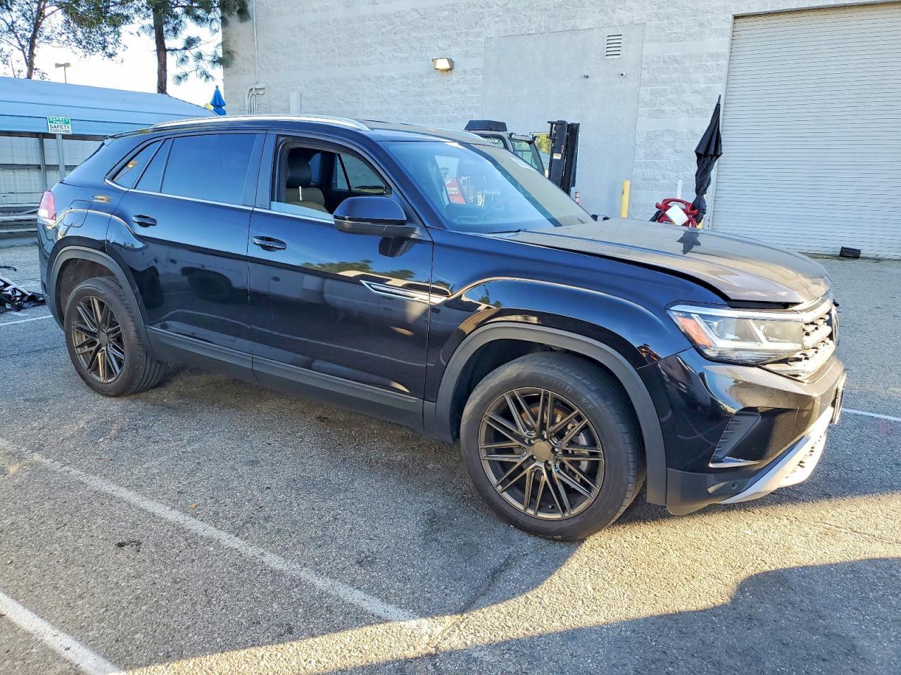 2023 Volkswagen Atlas Cross Sport Se - Image 4