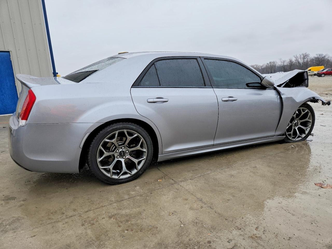 2018 Chrysler 300 S - Image 3