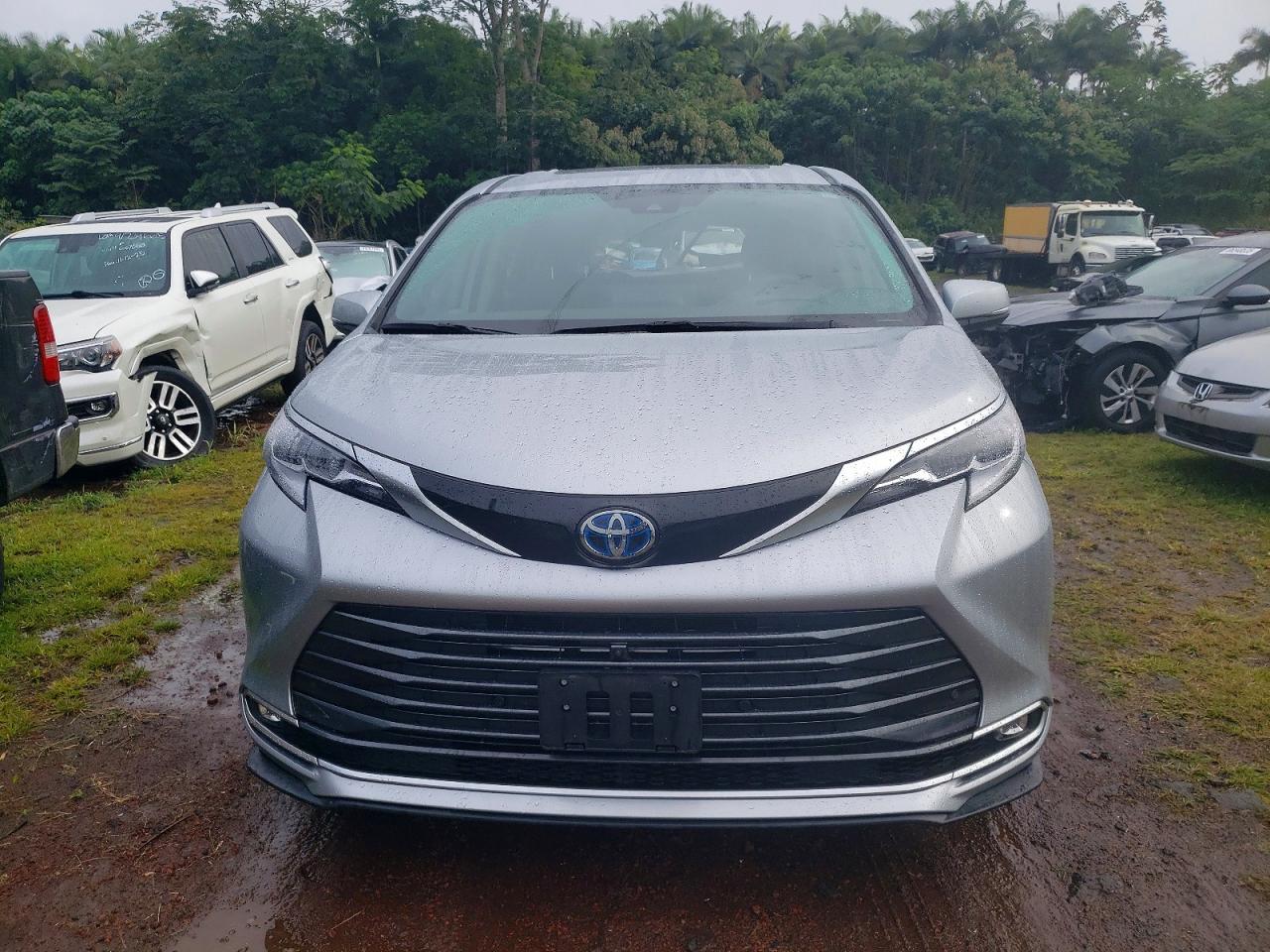 2023 Toyota Sienna Limited - Фото 5