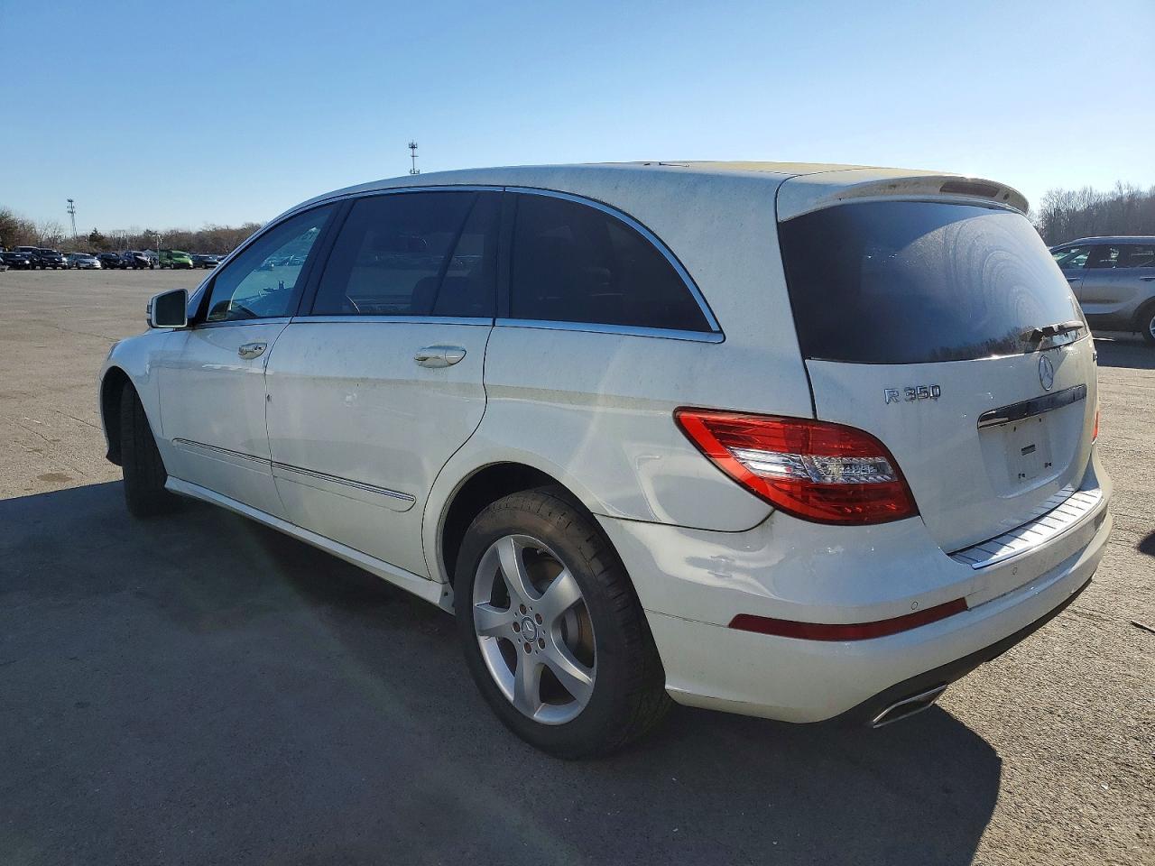 2011 Mercedes-Benz R 350 4Matic - Image 2