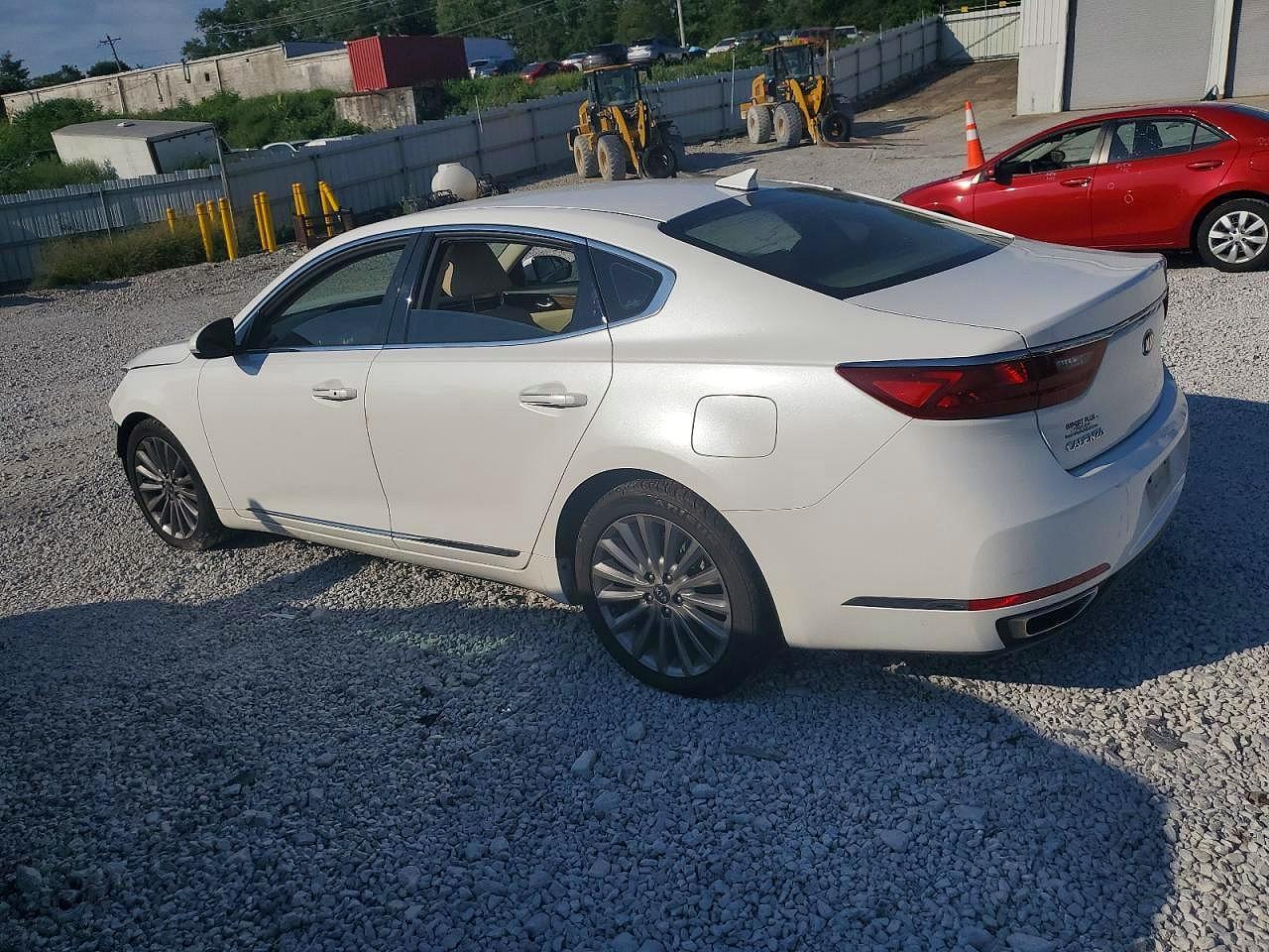 2017 Kia Cadenza Premium - Фото 2