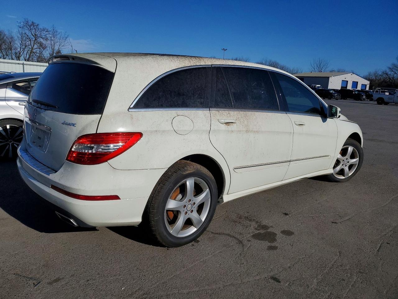 2011 Mercedes-Benz R 350 4Matic - Image 3