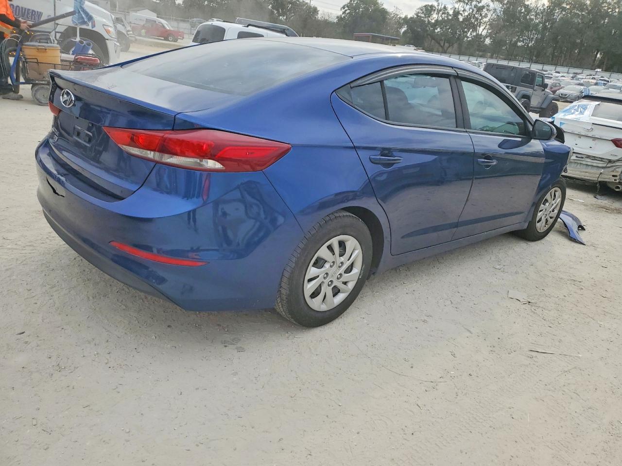 2018 Hyundai Elantra Se - Image 3