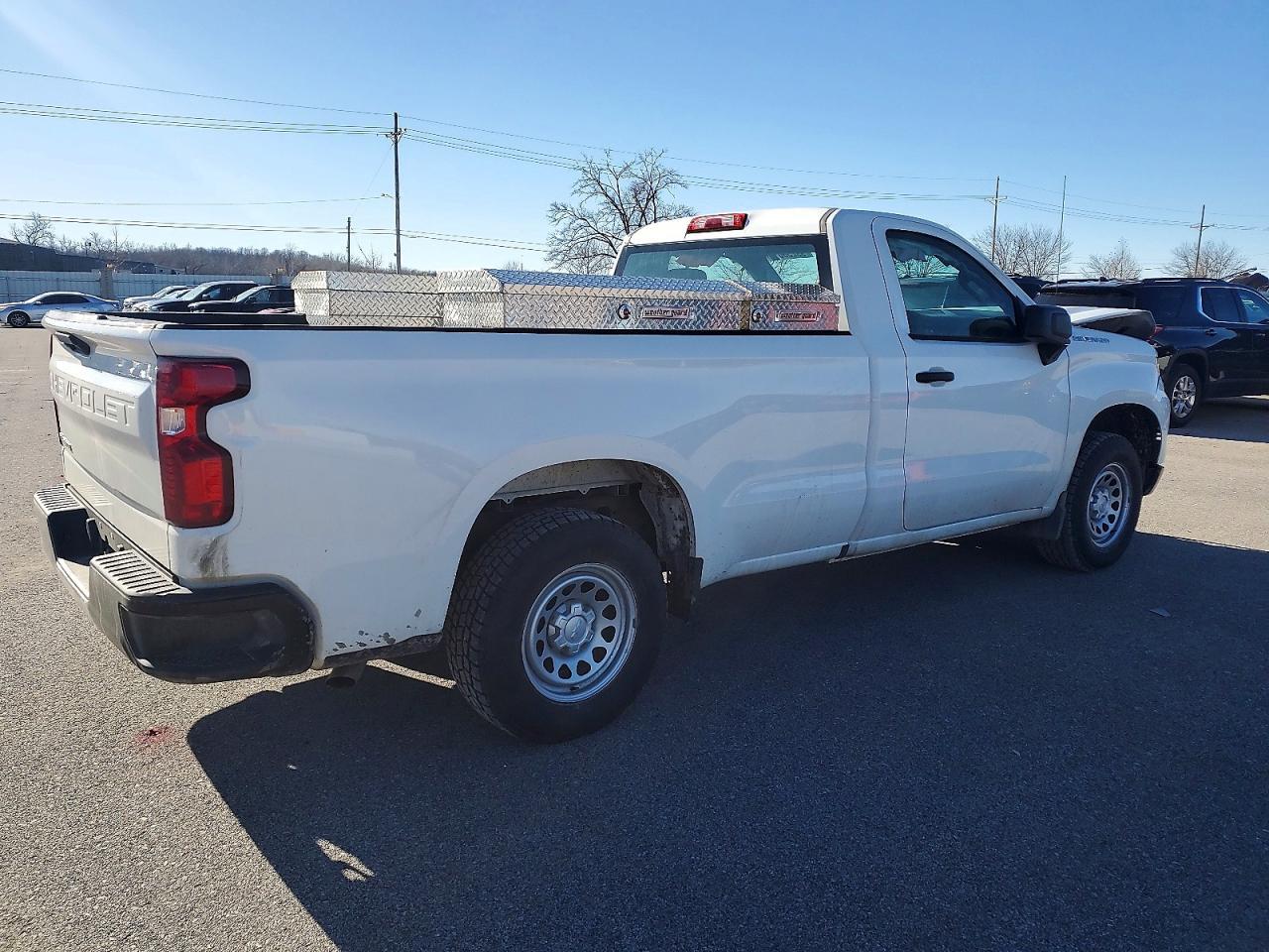 2024 Chevrolet Silverado C1500 - Фото 3