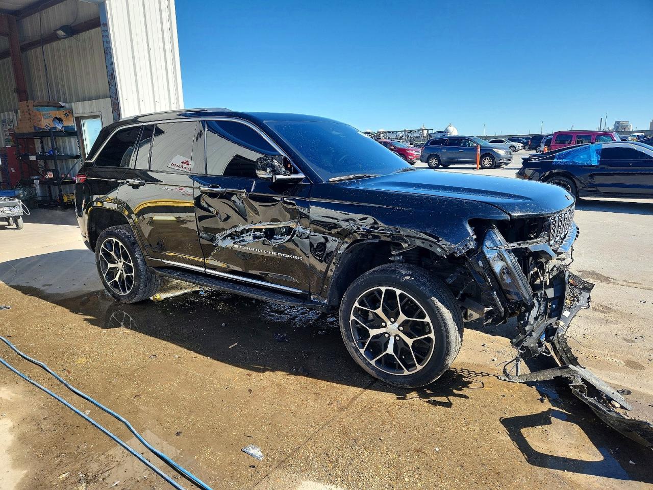 2023 Jeep Grand Cherokee Summit - Image 4