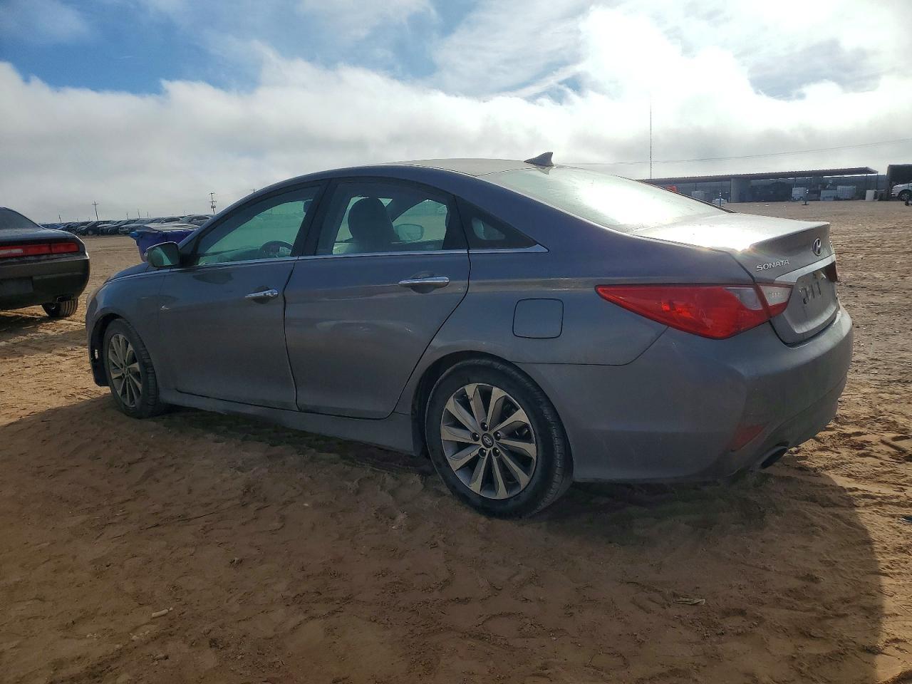 2014 Hyundai Sonata Se - Image 2