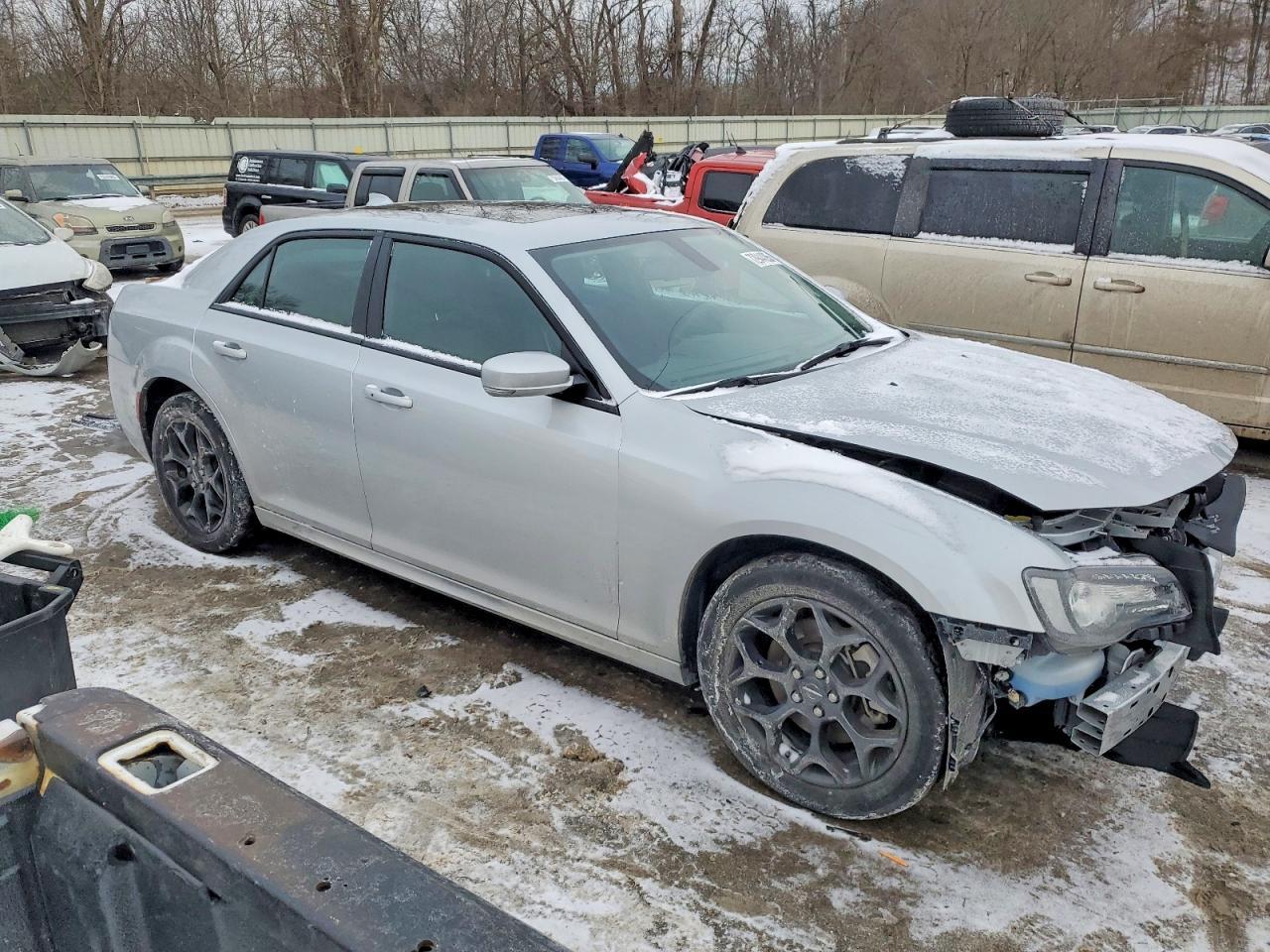 2023 Chrysler 300 Touring L - Фото 4